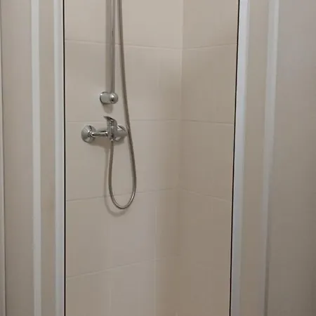 šrámek *