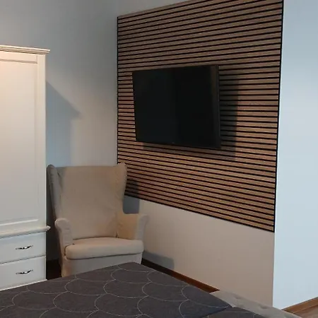 šrámek *